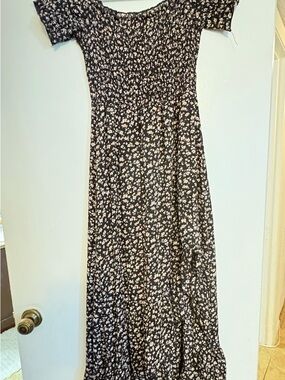 Francesca's Collections Black Floral Smocked Off-Shoulder Maxi Dress